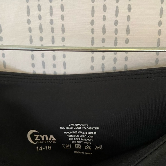 ZYIA Active Black Reflective Mesh Hi-Rise Legging 7/8 size 14-16 - Picture 4 of 4